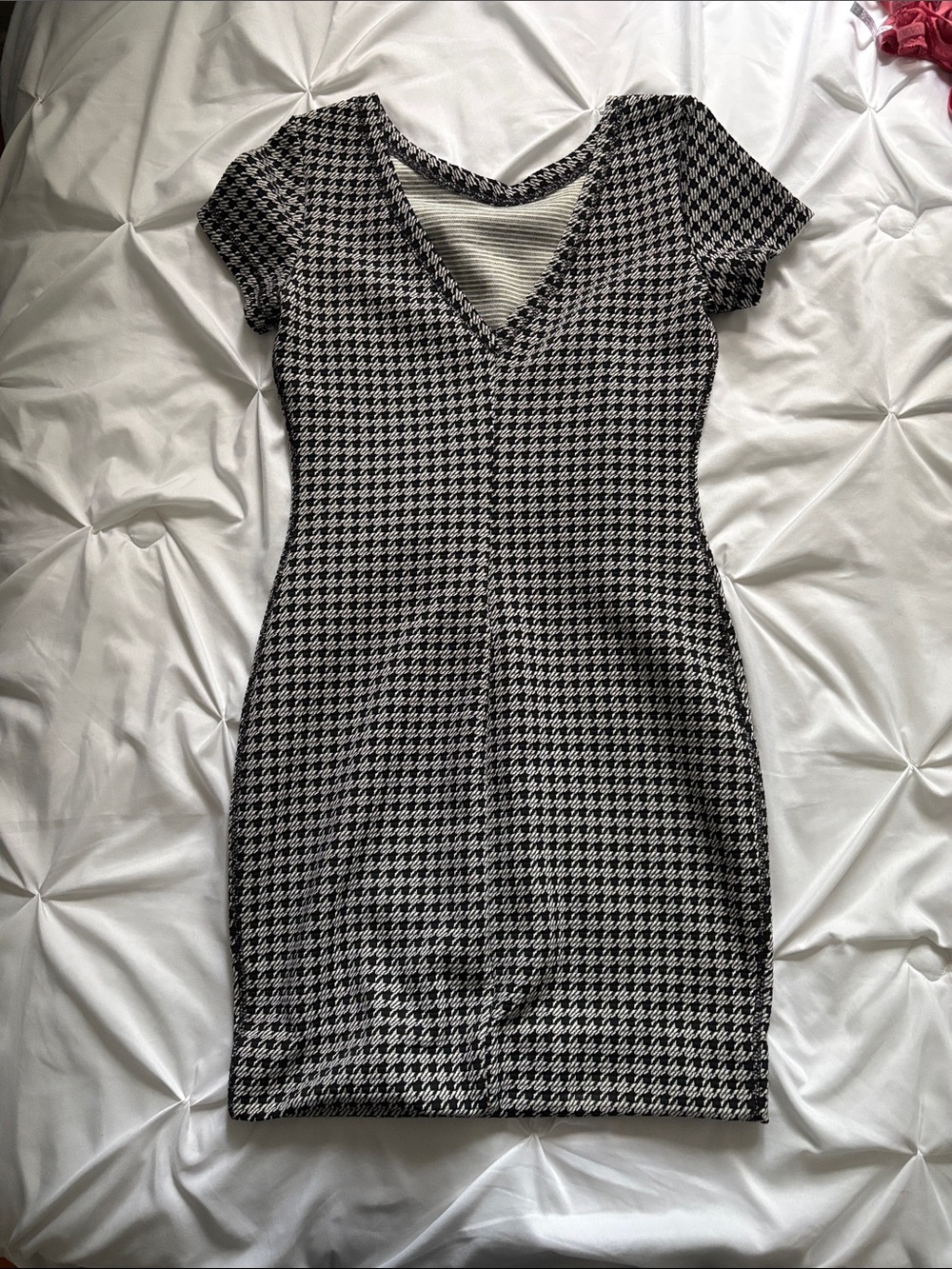Black & White Houndstooth V-Neck Bodycon Dress